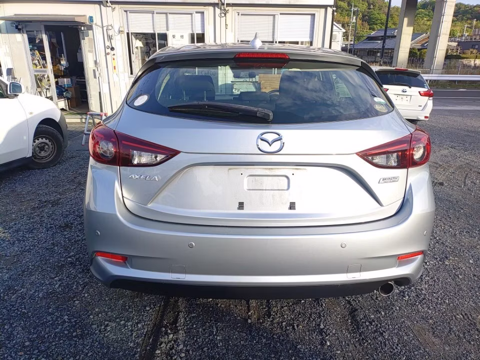 MAZDA AXELA