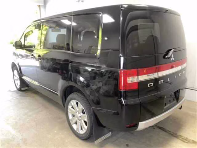 MITSUBISHI DELICA D:5
