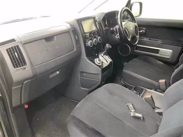 MITSUBISHI DELICA D:5