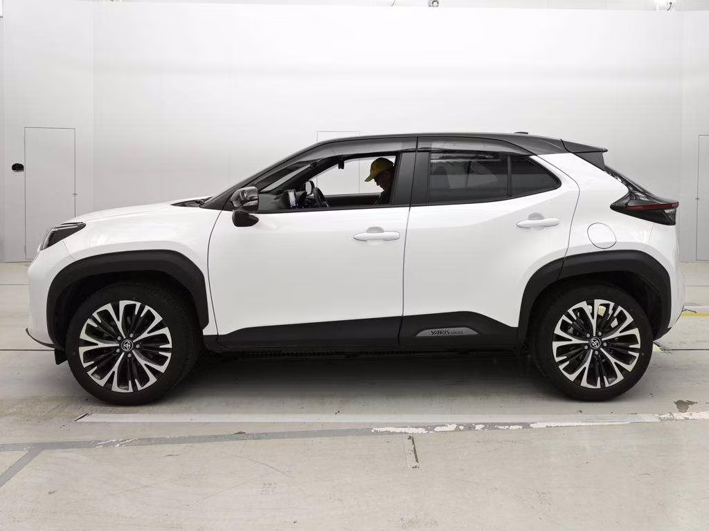 TOYOTA YARIS CROSS