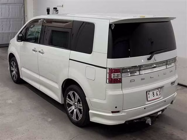 MITSUBISHI DELICA D:5