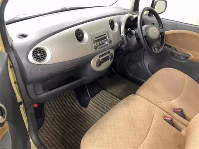DAIHATSU MOVE LATTE