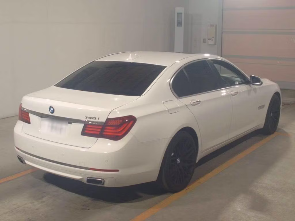 BMW 7-SERIES