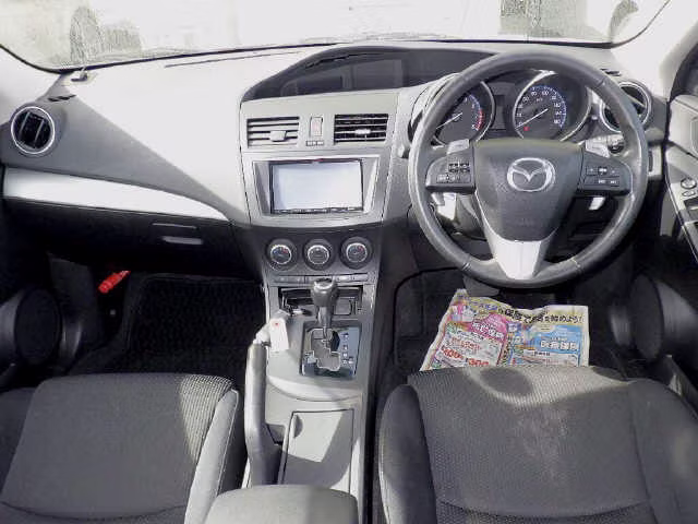 MAZDA AXELA