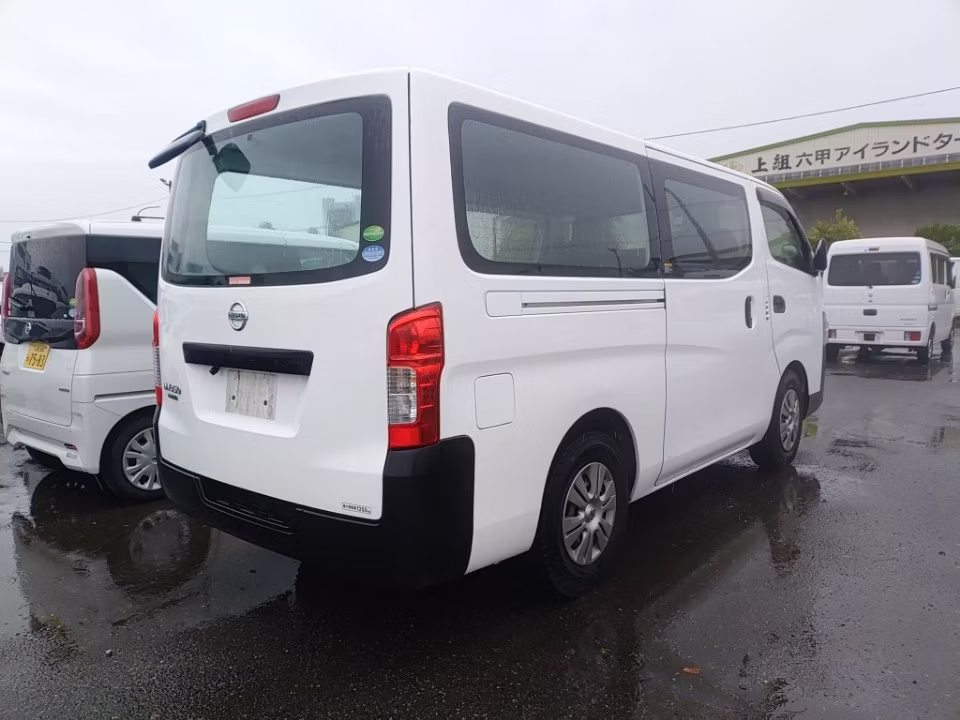 NISSAN NV350 CARAVAN