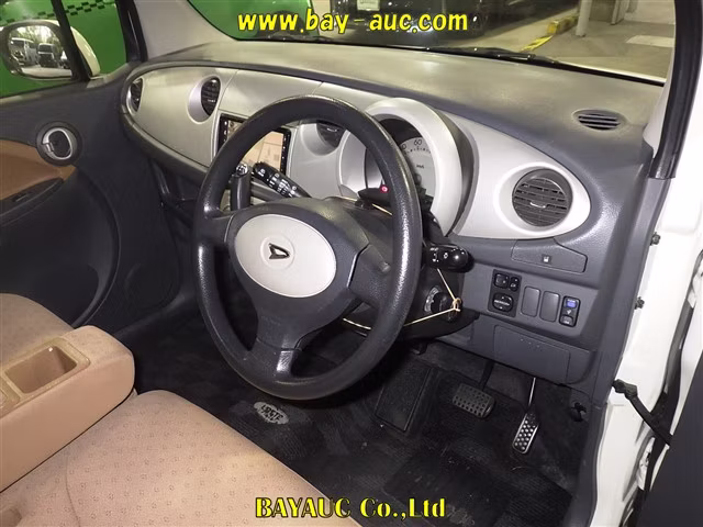 DAIHATSU MOVE LATTE