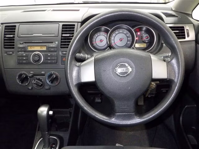 NISSAN TIIDA LATIO