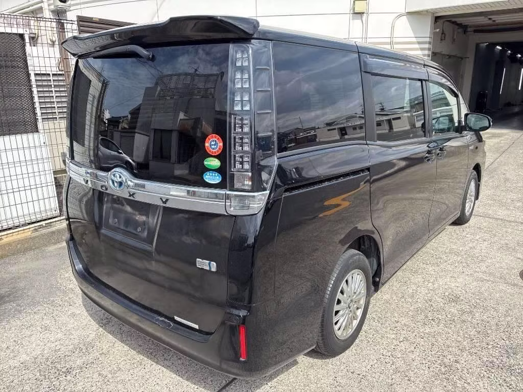 TOYOTA VOXY