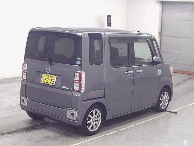 DAIHATSU WAKE