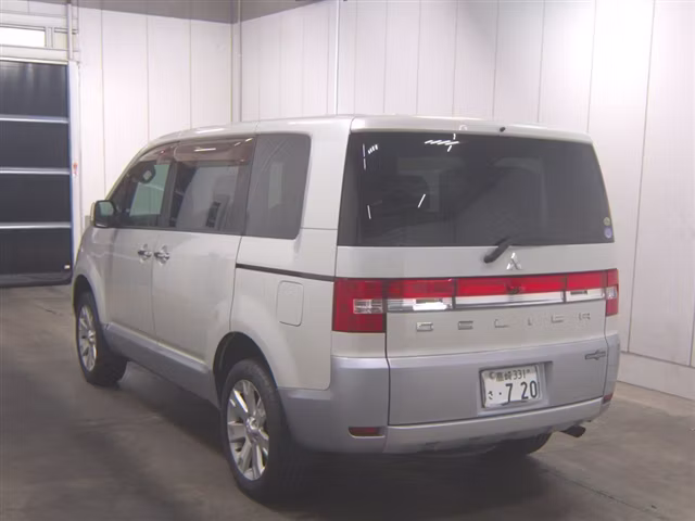 MITSUBISHI DELICA D:5