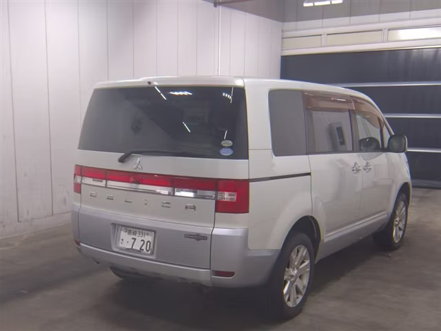 MITSUBISHI DELICA D:5