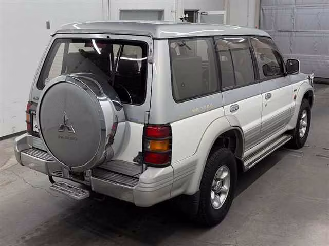 MITSUBISHI PAJERO