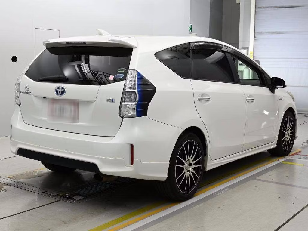 TOYOTA PRIUS ALPHA