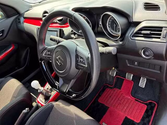SUZUKI SWIFT