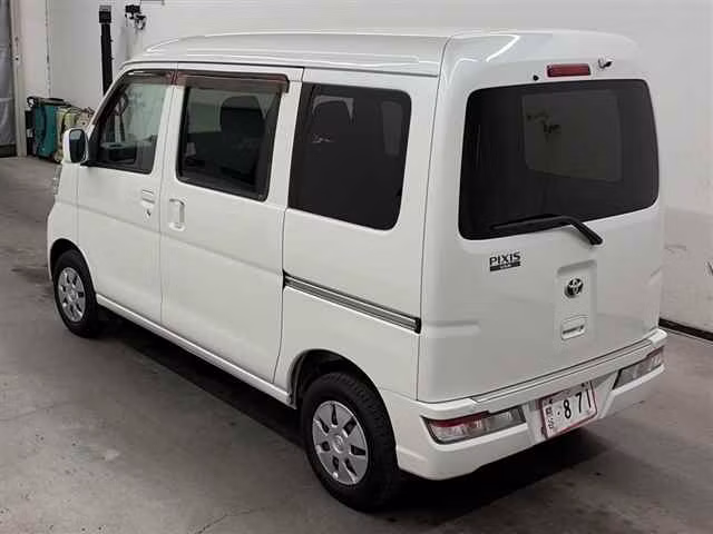 TOYOTA PIXIS VAN
