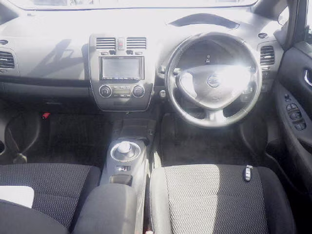 NISSAN LEAF