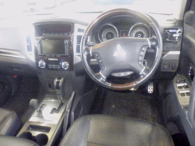 MITSUBISHI PAJERO