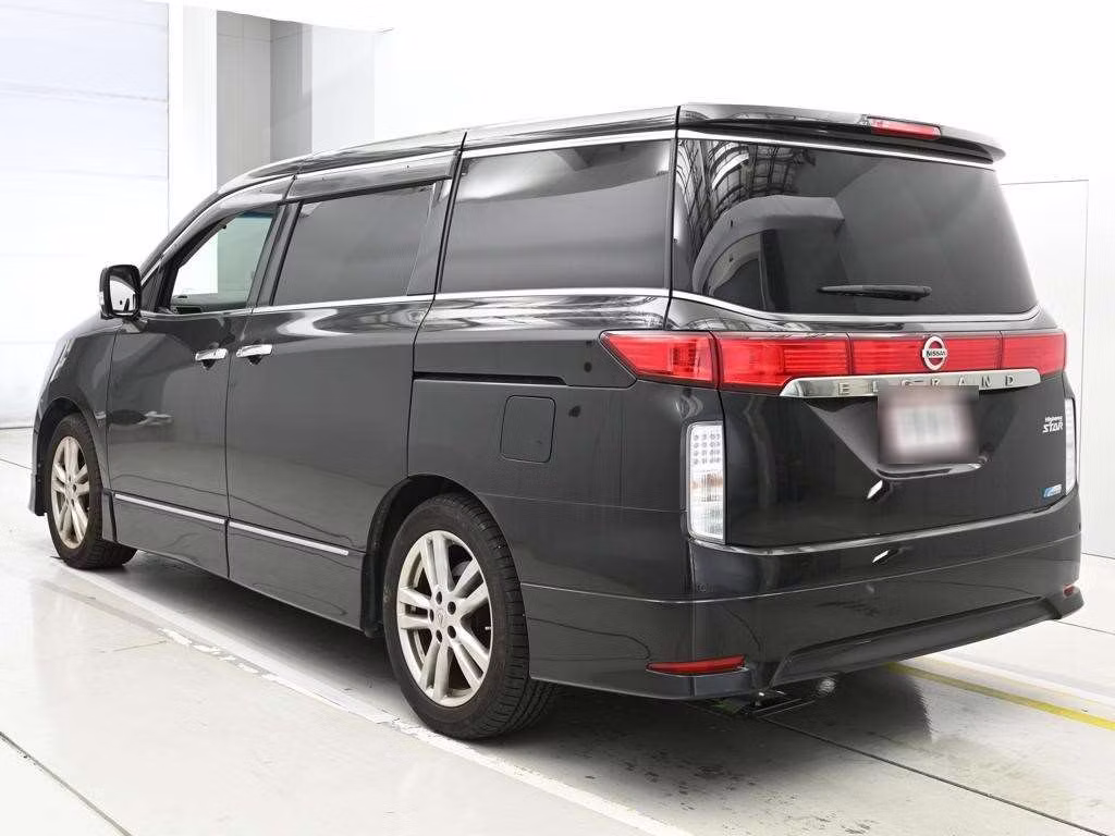 NISSAN ELGRAND