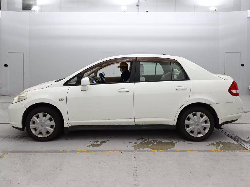 NISSAN TIIDA LATIO