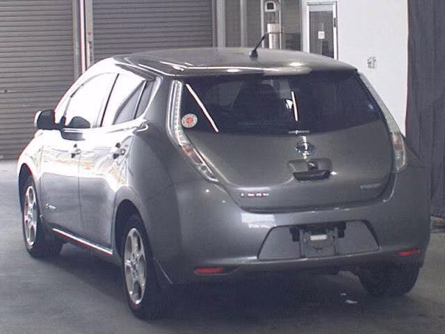 NISSAN LEAF