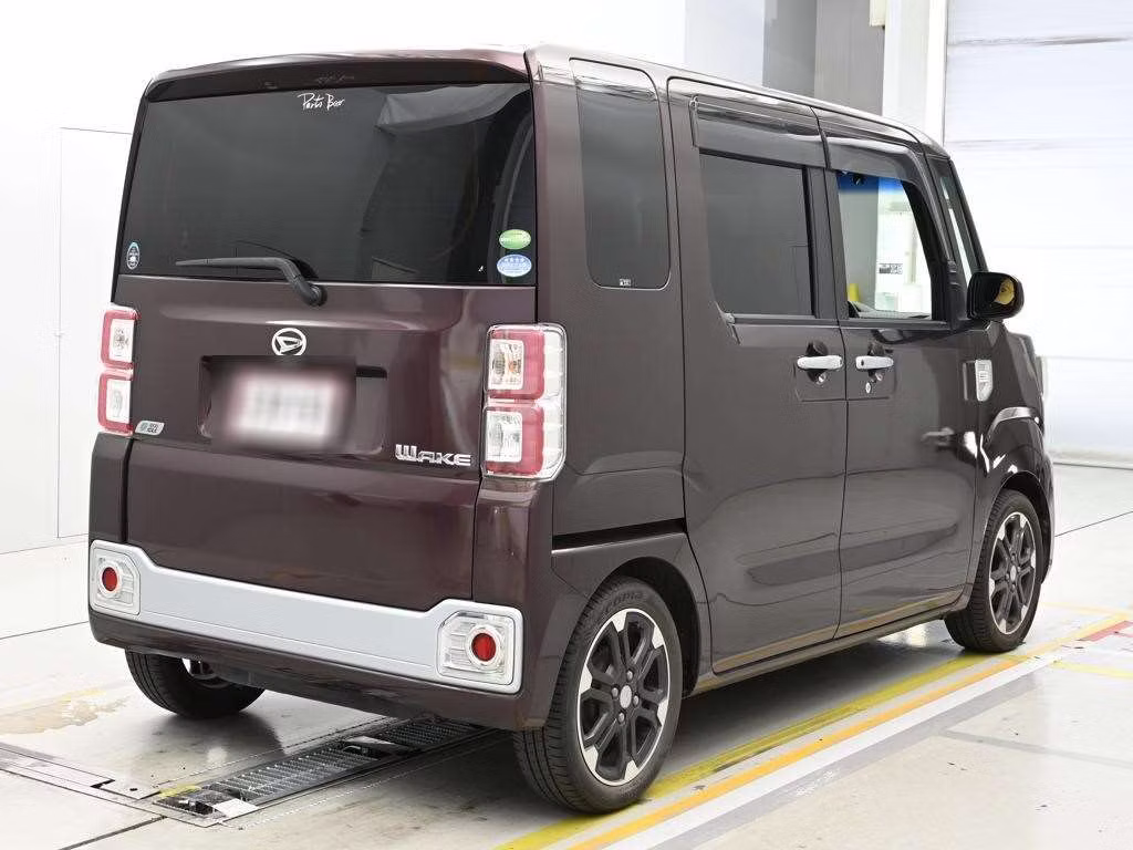 DAIHATSU WAKE