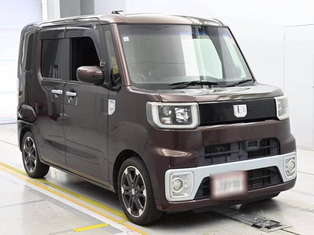 DAIHATSU WAKE