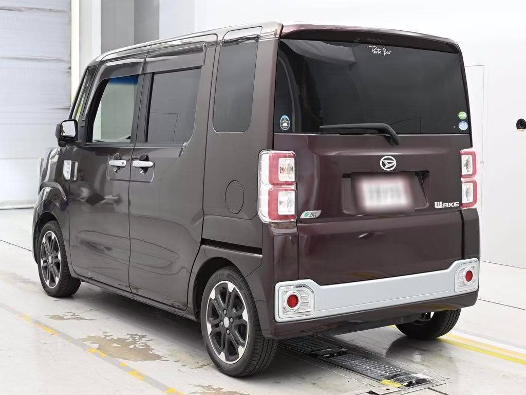 DAIHATSU WAKE