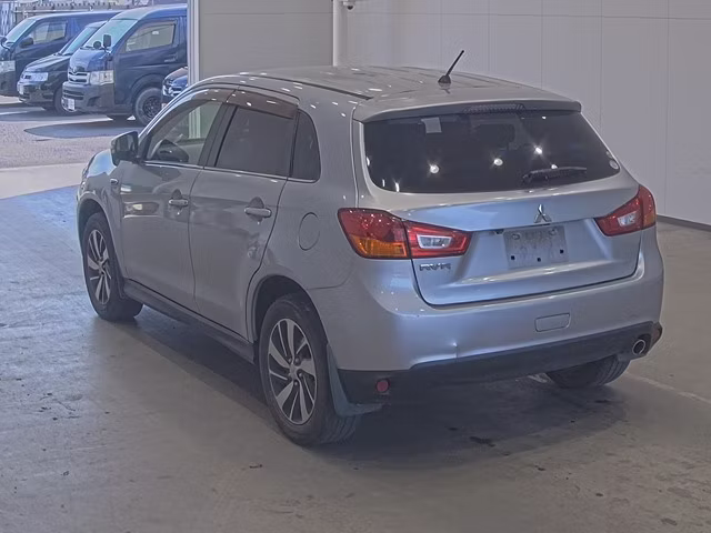 MITSUBISHI RVR