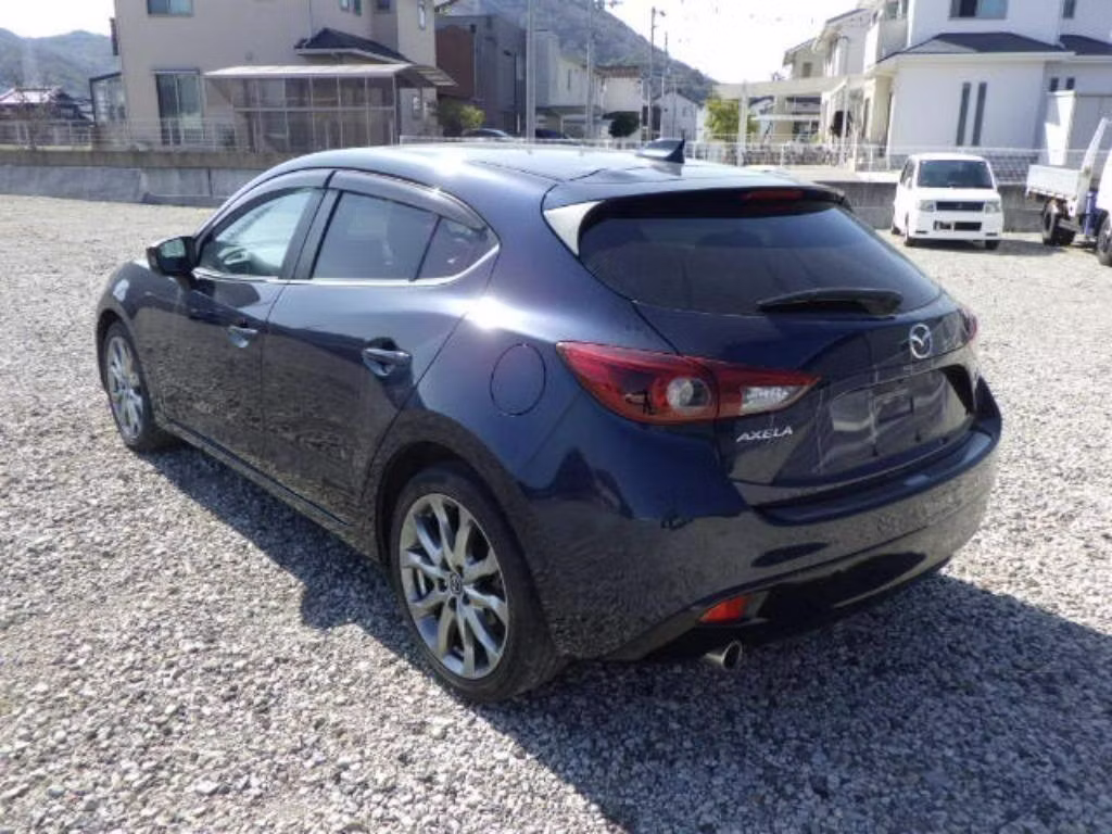 MAZDA AXELA
