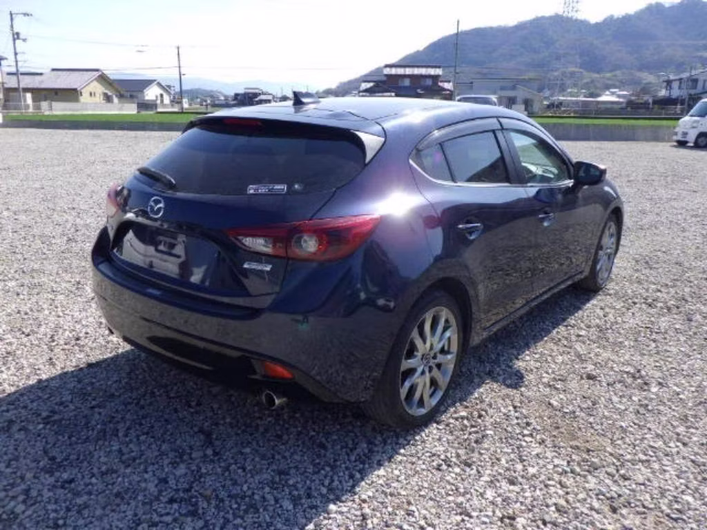 MAZDA AXELA