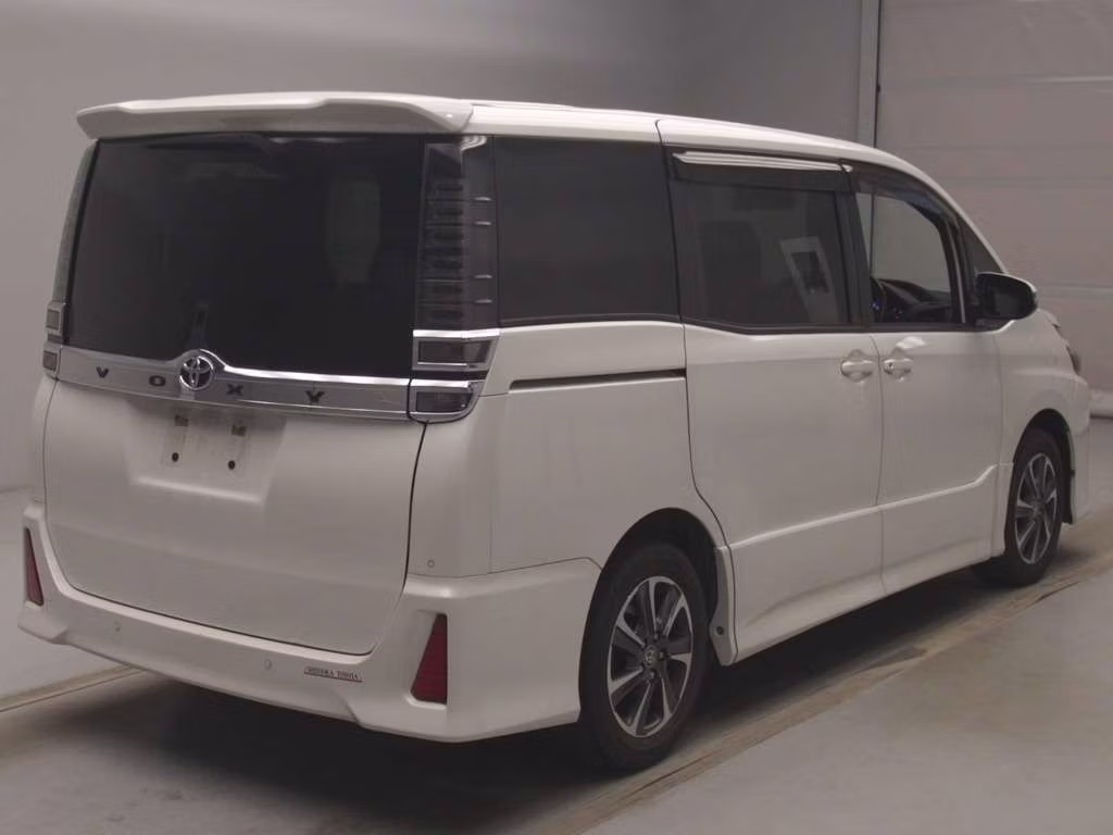 TOYOTA VOXY