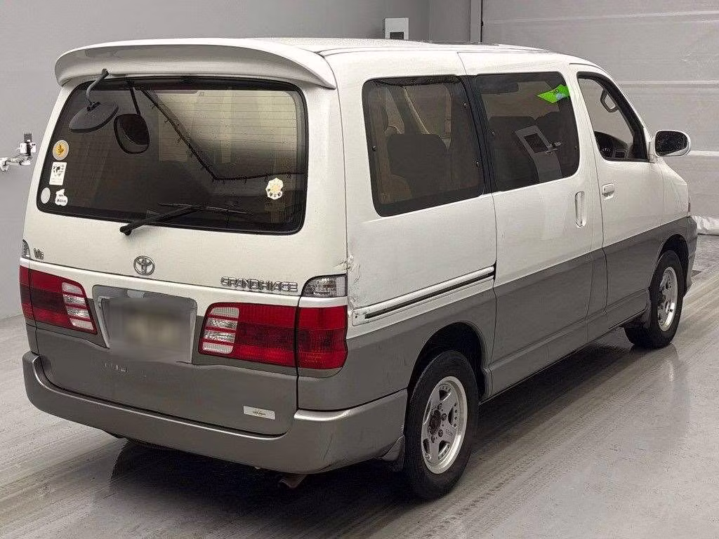 TOYOTA GRAND HIACE