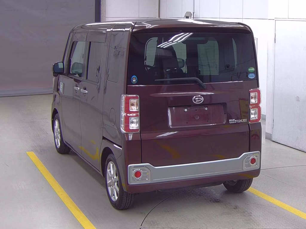 DAIHATSU WAKE