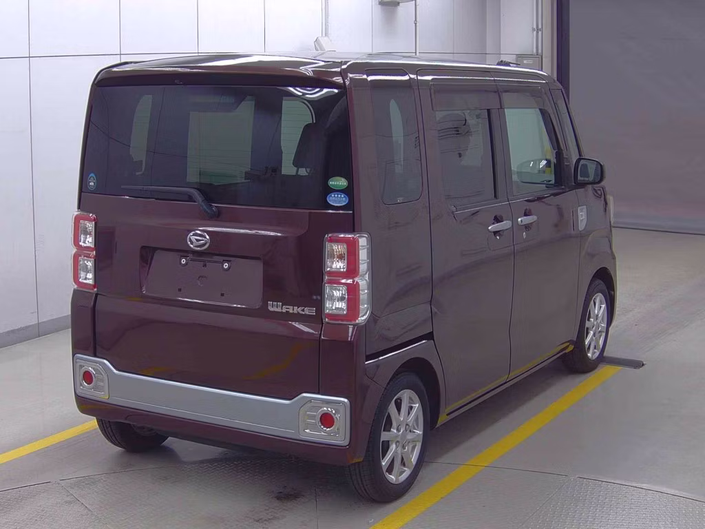 DAIHATSU WAKE
