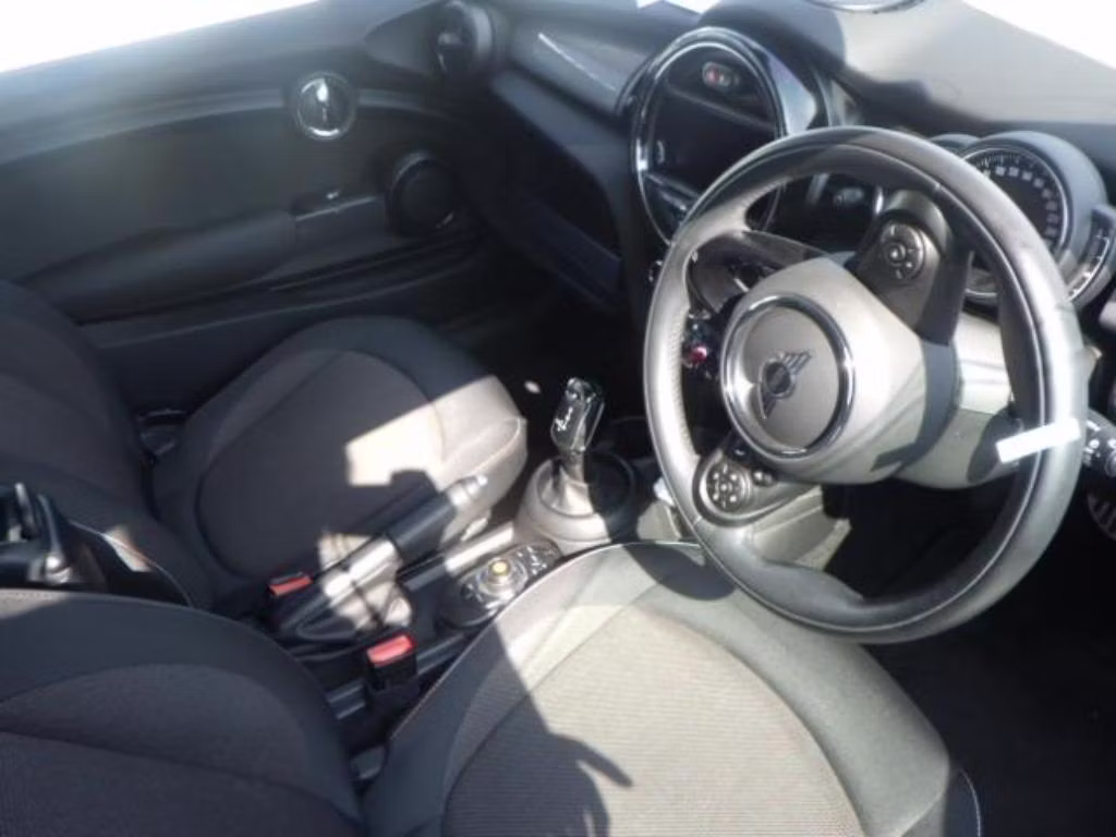 MINI HATCH