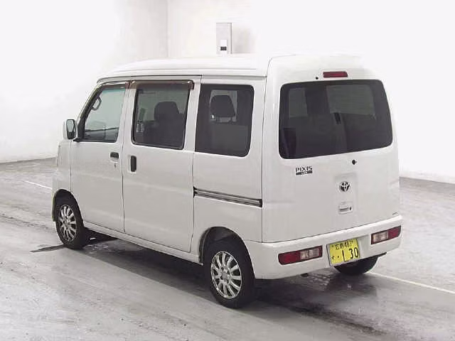 TOYOTA PIXIS VAN