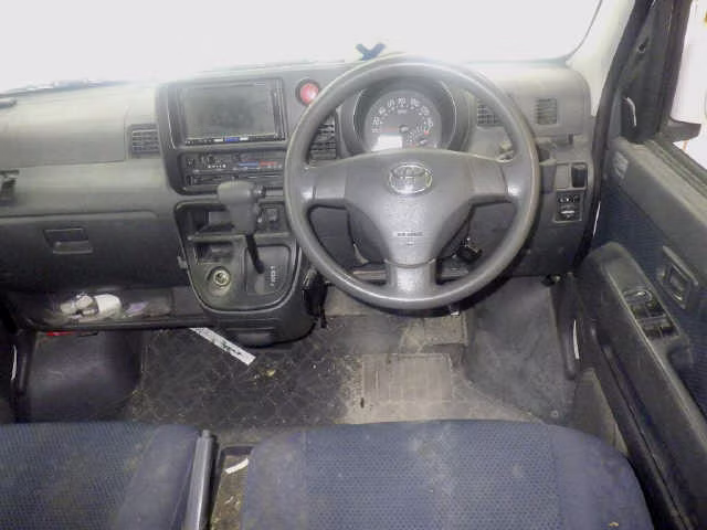 TOYOTA PIXIS VAN