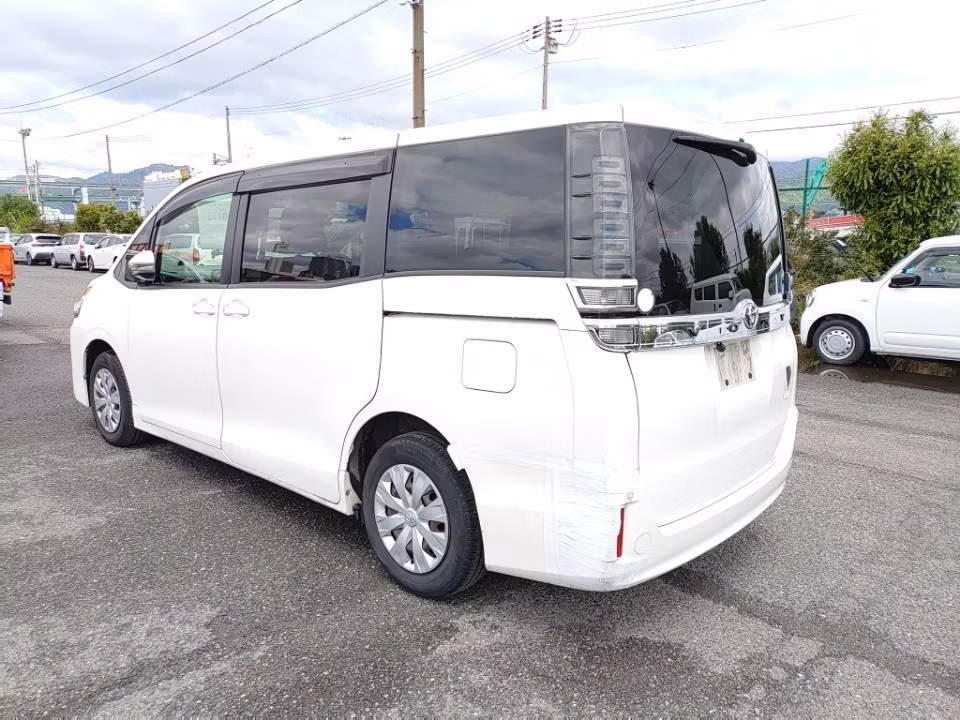 TOYOTA VOXY
