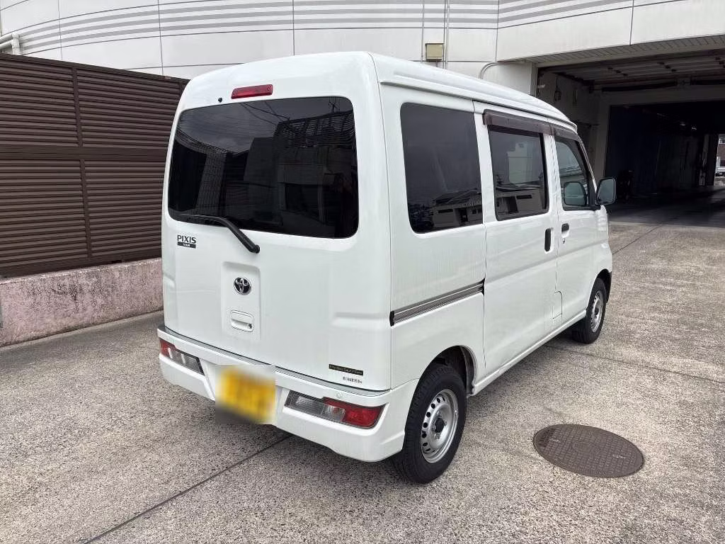 TOYOTA PIXIS VAN
