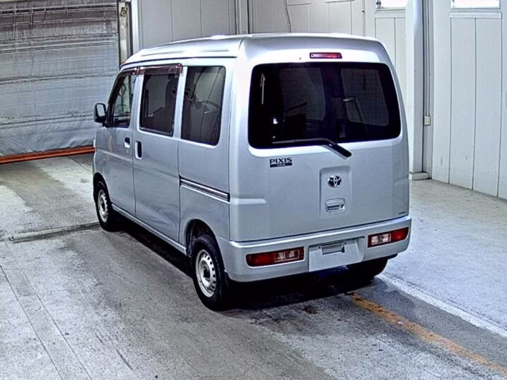 TOYOTA PIXIS VAN