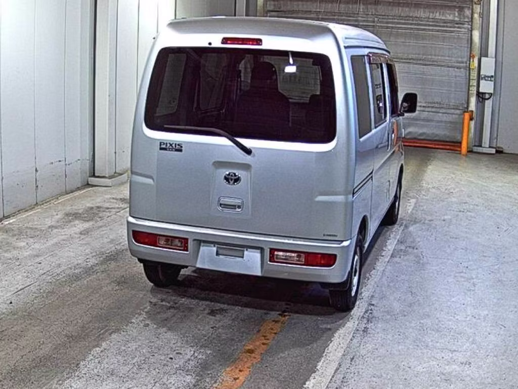 TOYOTA PIXIS VAN