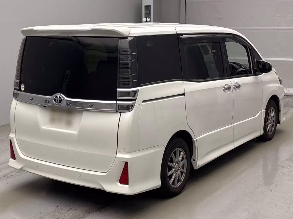 TOYOTA VOXY