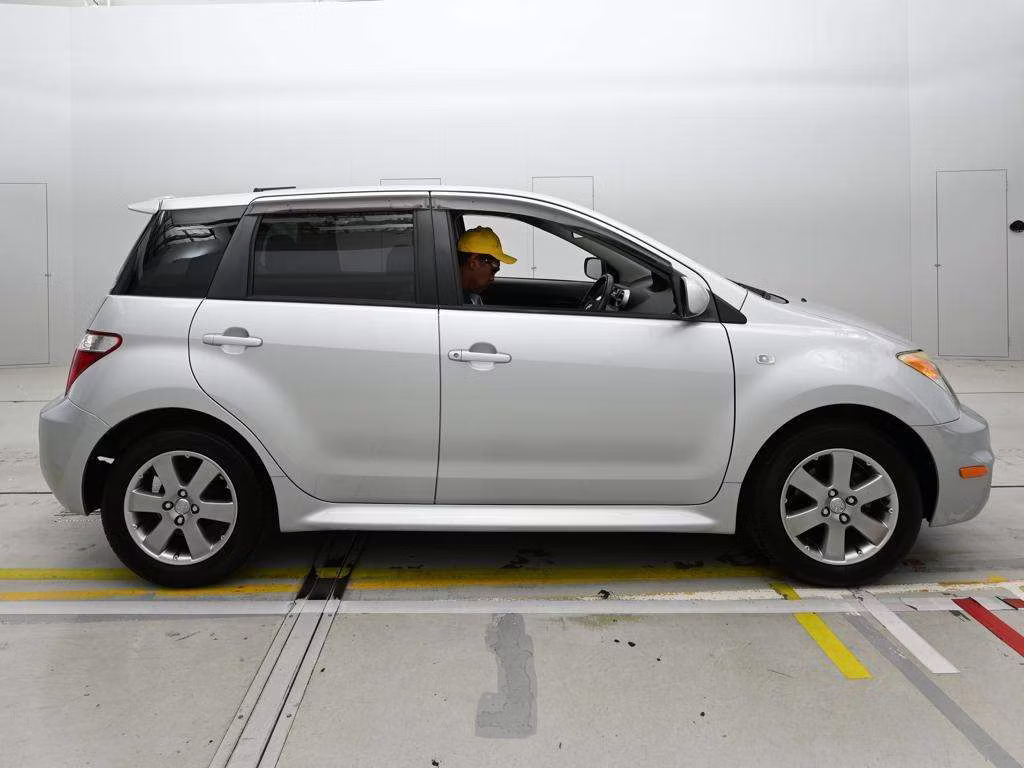 TOYOTA IST