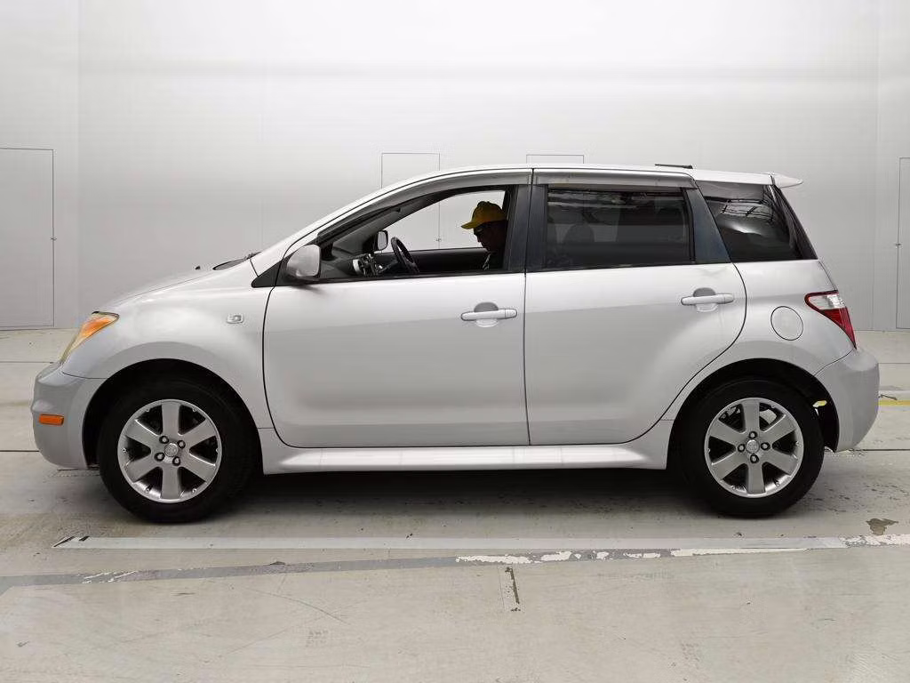 TOYOTA IST