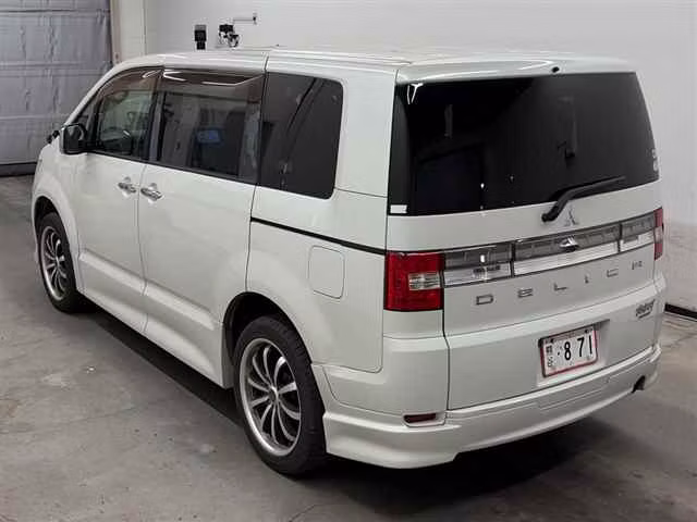MITSUBISHI DELICA D:5