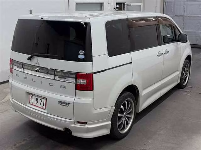 MITSUBISHI DELICA D:5