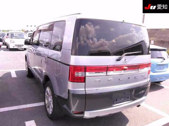 MITSUBISHI DELICA D:5