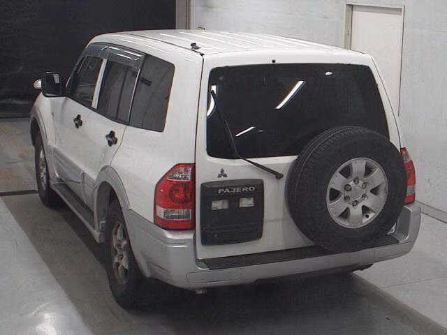 MITSUBISHI PAJERO