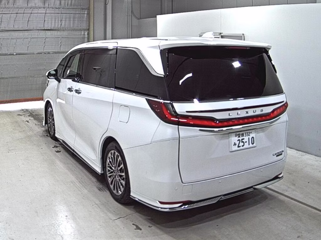 LEXUS LM500H