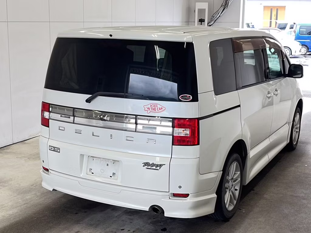 MITSUBISHI DELICA D:5